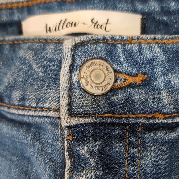 Willow & Root Women's Classic Distressed Denim Shorts - Picture 7 of 7